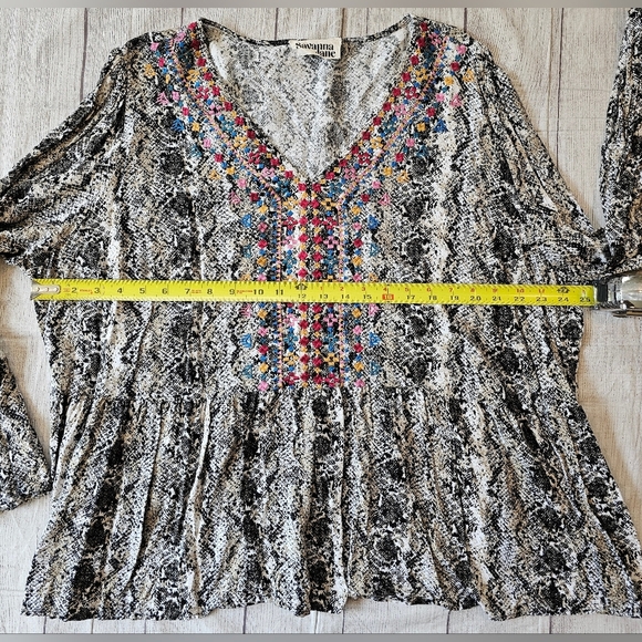 Savanna Jane Size 3X Snakeskin Embroidered Blouse Bell Sleeve Rayon Flowy - Picture 10 of 10